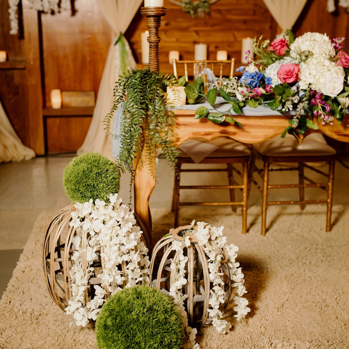 Sweetheart table con decoración rústica elegante en boda Puerto Rico